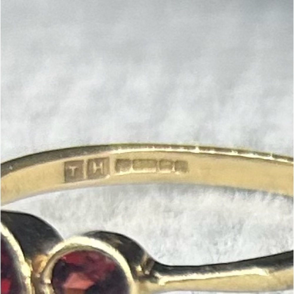Vintage 9k Garnet Ring - Picture 5 of 8